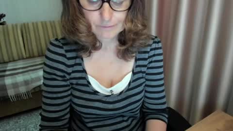 Lauraoven1 online show from June 20, 1:17 pm