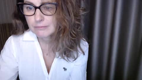 Lauraoven1 online show from December 3, 1:23 pm