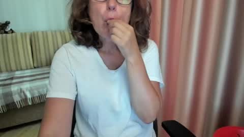Lauraoven1 online show from August 1, 9:44 am