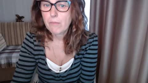 Snapshot of lauraoven1 chatting on October 25, 9:08 am Lauraoven1 online show from October 25, 9:08 am