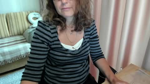 Lauraoven1 online show from July 8, 7:45 am