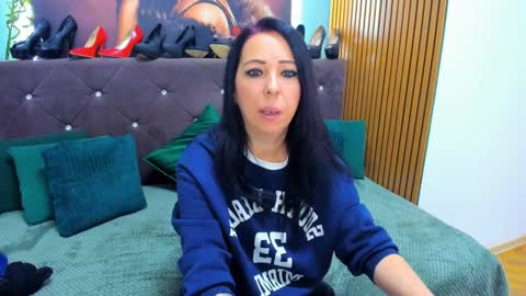 Laura online show from November 4, 4:36 am