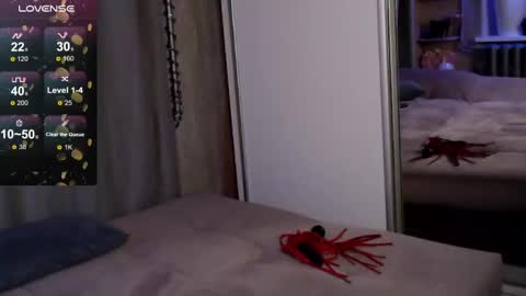 Laura online show from March 8, 7:53 pm