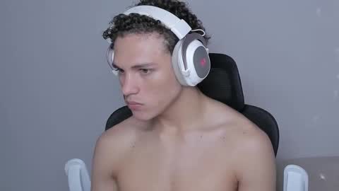 Laureent online show from October 23, 7:15 pm