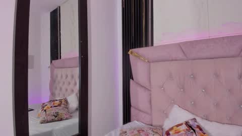 Laurem online show from February 6, 8:11 pm