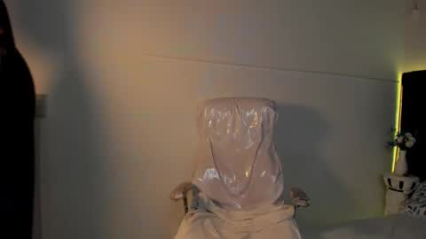 Lauren online show from February 24, 7:17 pm