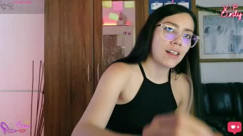 Lauren online show from March 14, 3:27 pm