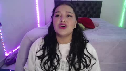 laurenkenner28_ online show from May 4, 6:47 pm