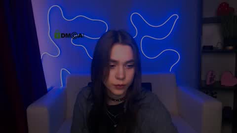 Laure online show from February 4, 1:15 pm