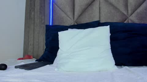   LAUREN SMITH  online show from December 8, 2:52 pm