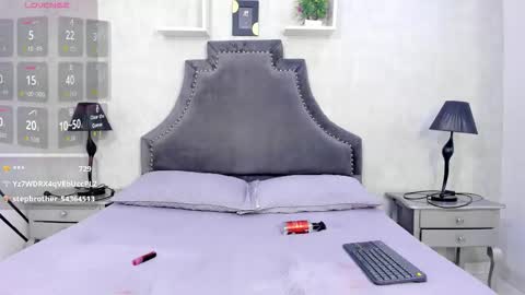 Snapshot of laurensnow1_ chatting on October 10, 2:34 pm Lauren online show from October 10, 2:34 pm