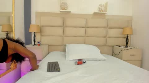 Snapshot of laurensnow1_ chatting on October 16, 2:38 pm Lauren online show from October 16, 2:38 pm