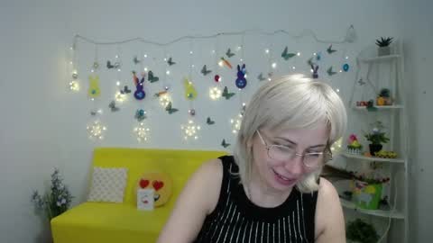 Lauren online show from April 8, 11:35 am