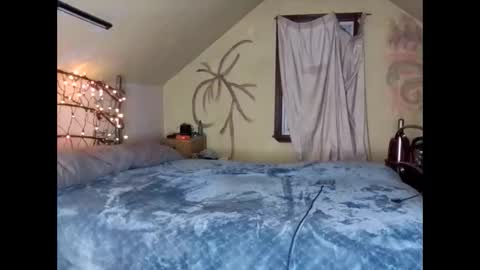 Lauren online show from March 7, 1:42 am