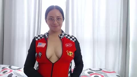 Laura online show from November 16, 5:48 pm