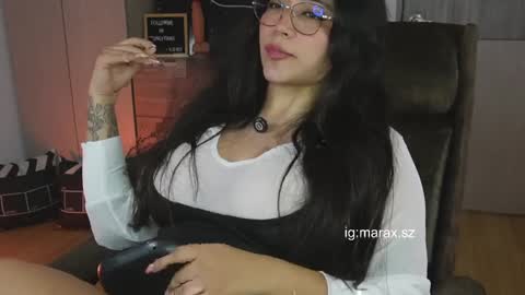 Mara online show from April 4, 2:02 pm