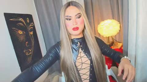 Snapshot of lavictoria_ladyboy chatting on October 5, 10:12 am Victoria online show from October 5, 10:12 am