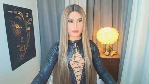 Snapshot of lavictoria_ladyboy chatting on October 9, 9:48 am Victoria online show from October 9, 9:48 am