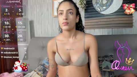 Layla online show from January 6, 9:30 pm