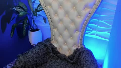 Layla online show from November 4, 1:29 am