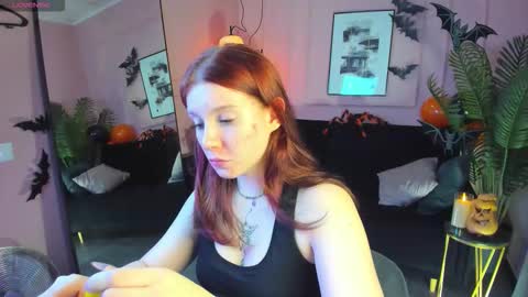 layla_glam online show from November 3, 5:30 am