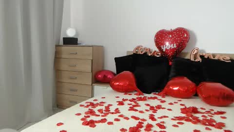 Layla online show from February 13, 9:30 am