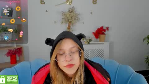 layriantavee online show from October 10, 6:41 am