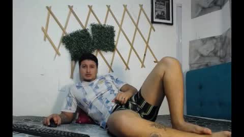 Snapshot of le_petit_princeb612 chatting on November 1, 12:04 pm andres online show from November 1, 12:04 pm