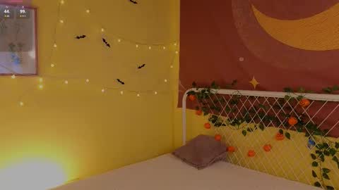 Lea online show from October 31, 5:13 pm