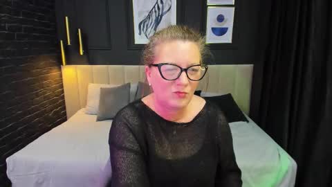 Lea online show from March 24, 4:24 pm