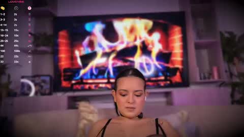 L E A   online show from July 28, 6:31 pm