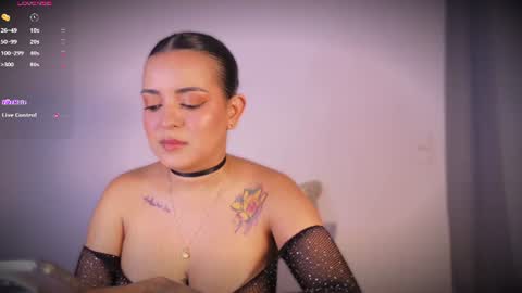 L E A   online show from July 6, 6:32 pm