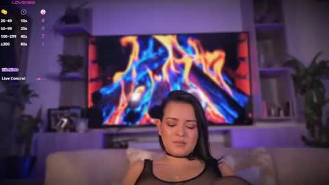 L E A   online show from June 24, 6:37 pm