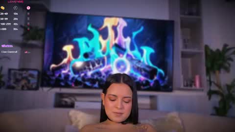 L E A   online show from July 23, 6:38 pm