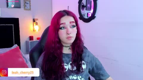Leah online show from June 16, 9:08 pm