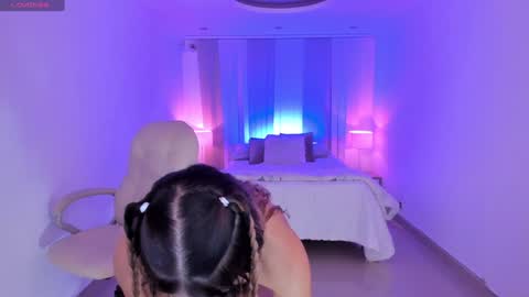 Snapshot of leah_greyy chatting on December 5, 11:12 am Leah Greyy online show from December 5, 11:12 am