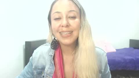 Snapshot of leah_susman chatting on October 11, 3:22 am leah_susman online show from October 11, 3:22 am