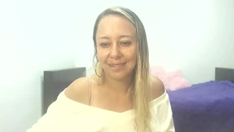 Snapshot of leah_susman chatting on October 1, 2:10 am leah_susman online show from October 1, 2:10 am