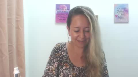 Snapshot of leah_susman chatting on February 12, 1:30 am leah_susman online show from February 12, 1:30 am