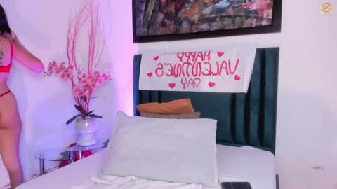 Snapshot of leahcaarter chatting on February 14, 7:02 pm Leah Carter online show from February 14, 7:02 pm