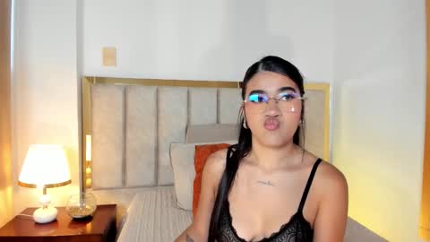 Snapshot of leahcaarter chatting on October 15, 6:20 pm Leah Carter online show from October 15, 6:20 pm