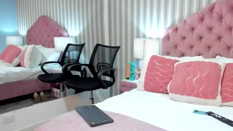 Leah Fontana online show from January 31, 5:10 pm