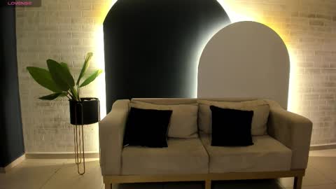 leahnovac online show from September 29, 10:58 am