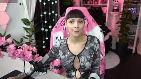 Snapshot of leahobscure chatting on January 31, 4:27 pm Leah online show from January 31, 4:27 pm