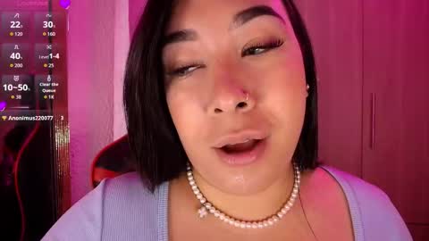 leah online show from November 25, 1:43 pm