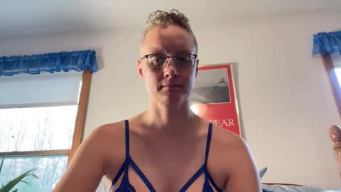 Lee online show from April 21, 7:54 pm