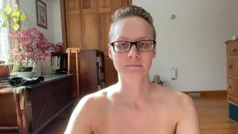 Lee online show from February 8, 6:22 pm