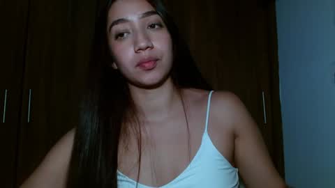 Snapshot of leanaalhub chatting on December 23, 6:22 am leanaalhub online show from December 23, 6:22 am