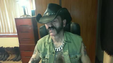 leathergreaser online show from December 17, 9:21 pm