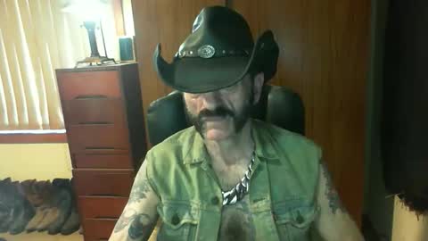 leathergreaser online show from December 18, 9:32 pm